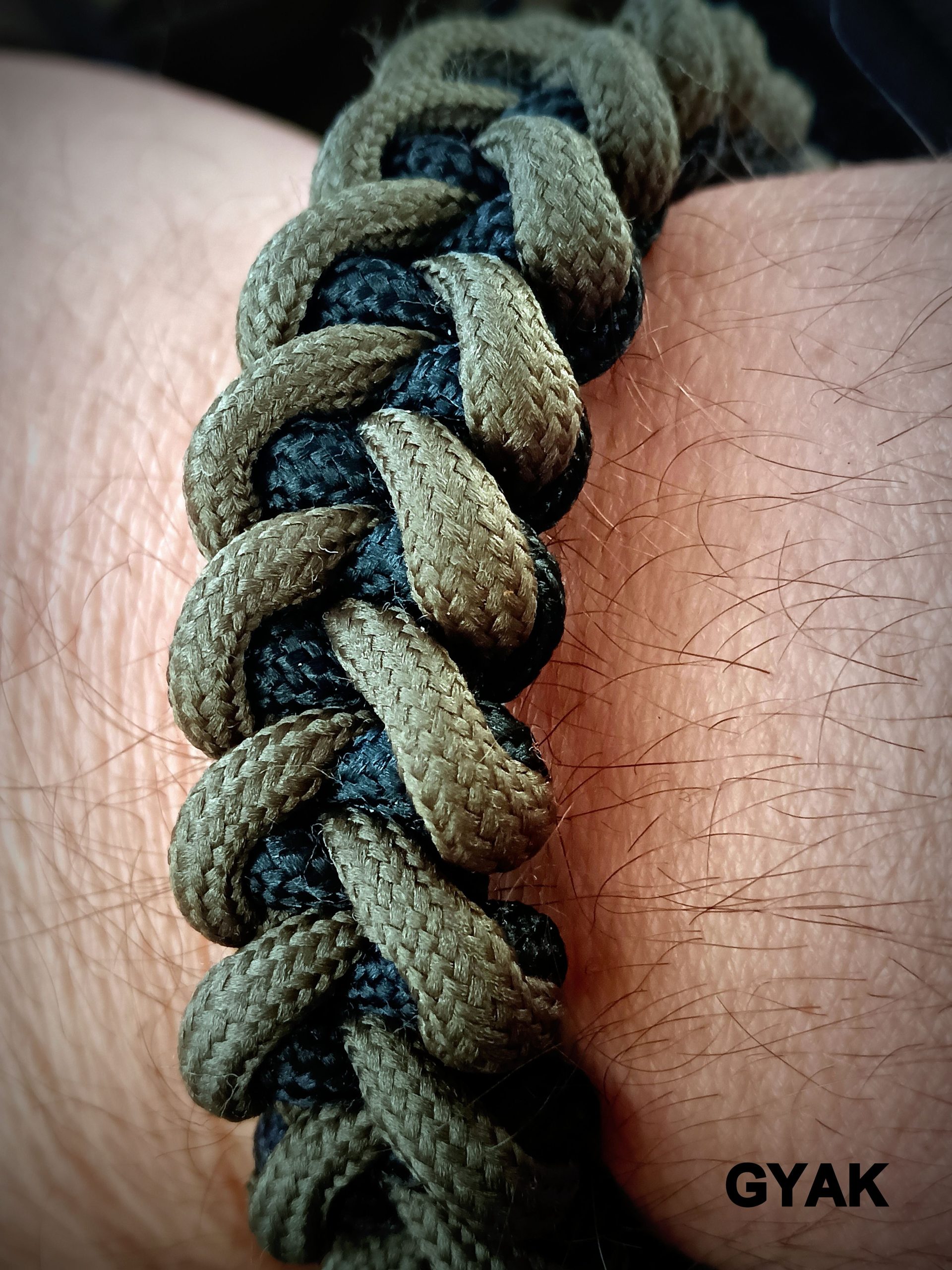 "Cápa állcsontja" paracord karkötő